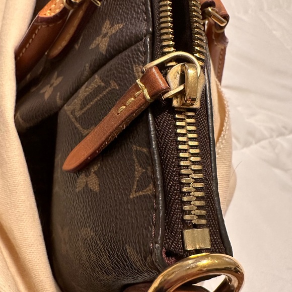 Authentic Louis Vuitton Turenne MM Monogram dust bag and box included. Well-kept - Picture 11 of 15